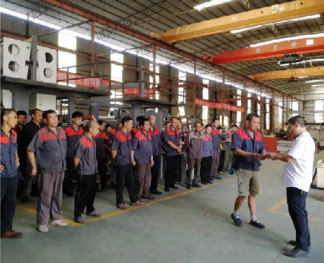 Đội ngũ kỹ thuật trong nhà máy