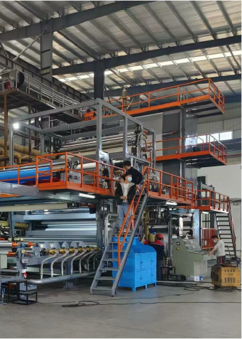 Dây chuyền xử lý màng nhựa dạng cuộn trong nhà máy